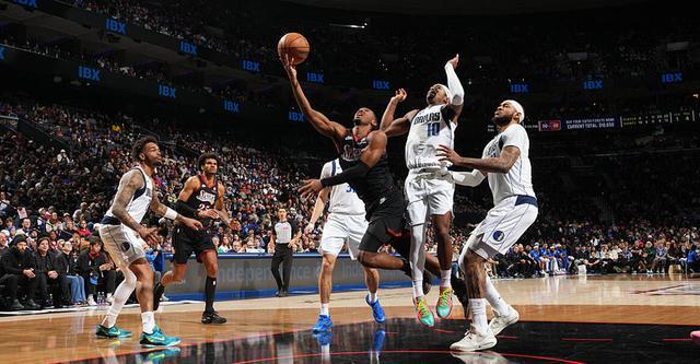 馬克西38分埃奇庫姆26分 76人121-114獨行俠