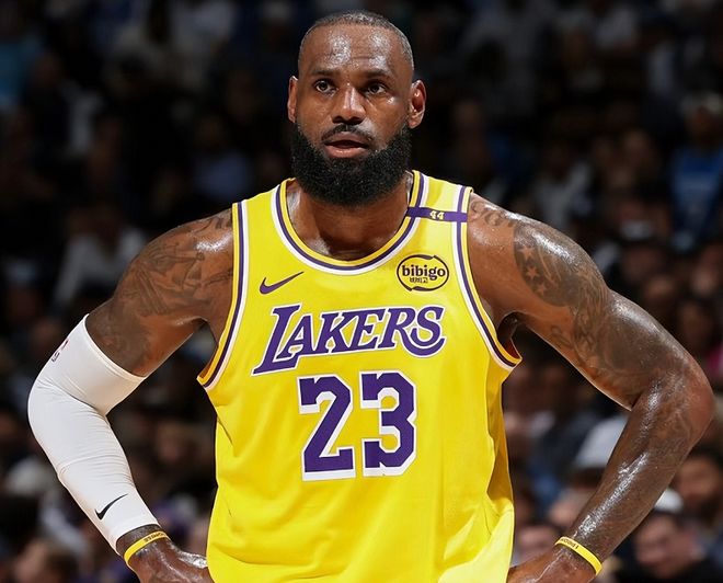 NBA神級(jí)紀(jì)錄誕生，庫里聯(lián)盟第1！湖勇大戰(zhàn)首發(fā)出爐，老詹傷情更新