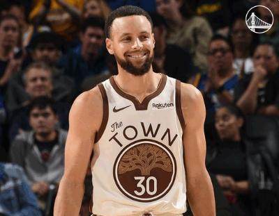 地板與球衣都在講故事：今晚的勇士 贏得很奧克蘭