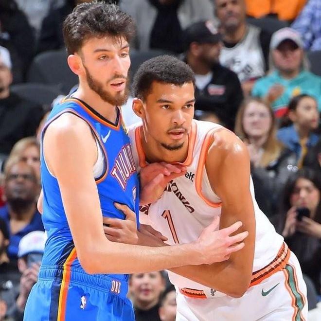 文班亞馬：我跟切特沒有競(jìng)爭(zhēng)關(guān)系，在籃球?qū)用鏇]什么可比較的