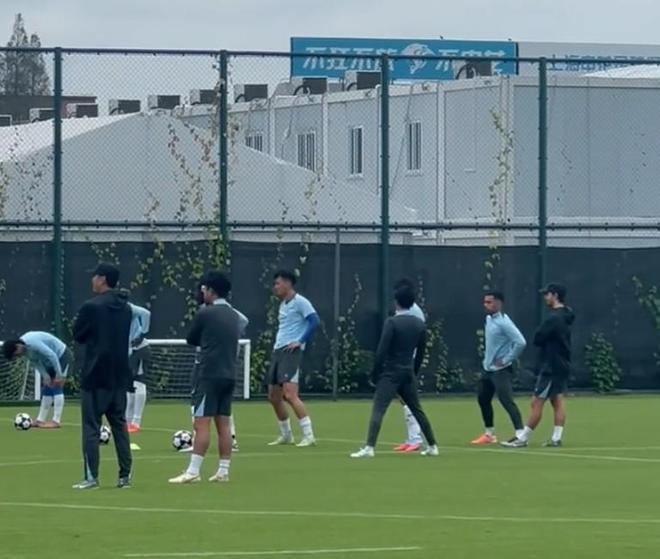 記者：于漢超缺席申花賽前最后一練，米內羅參加球隊合練