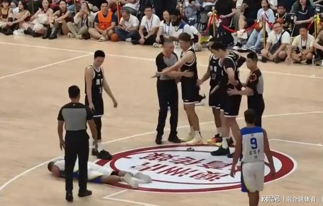 廣東隊(duì)面臨被重罰！周鵬揮拳打倒西班牙選手，卻收到球迷熱烈支持
