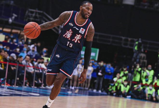 还是无人问津!广东三冠功勋外援或选择退役,上赛季曾砍36+11+11