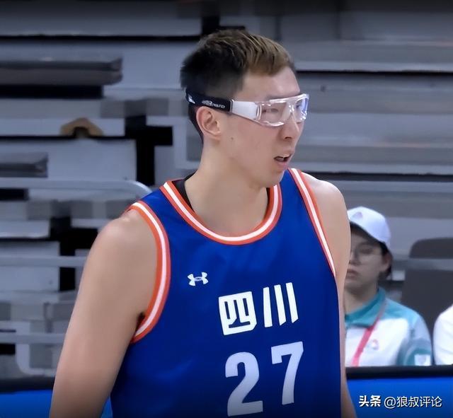 體現(xiàn)600萬(wàn)合同價(jià)值！周琦爆砍33分14板率領(lǐng)四川男籃晉級(jí)全運(yùn)四強(qiáng)