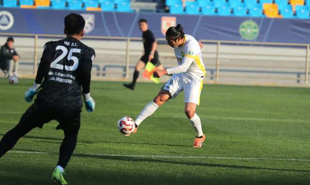 2-1，张玉宁连续3场破门，把状态延续到决赛，国安2主1客力争全胜