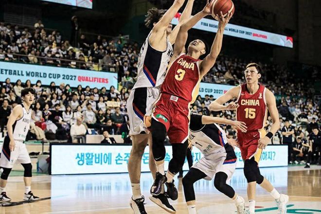 郭士强难堪大用，杜锋直播解说忍不住发声，大好阵容愣是给用烂了