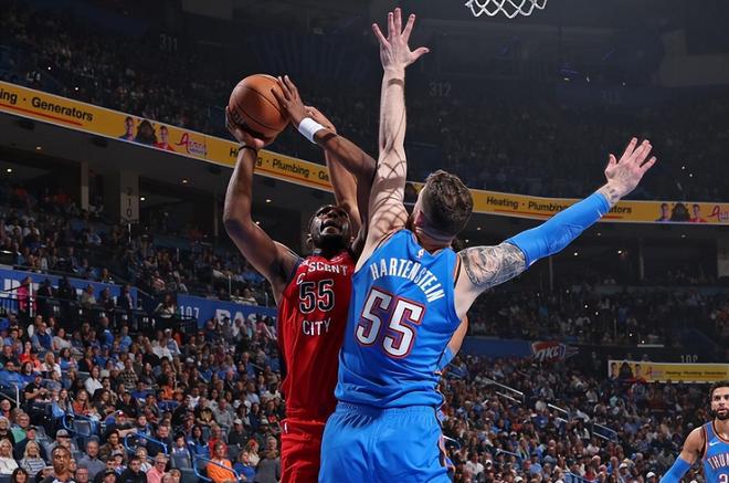 在勇士還能靠體系發(fā)揮作用，到了鵜鶘內(nèi)線老將就完全沒有價值了？