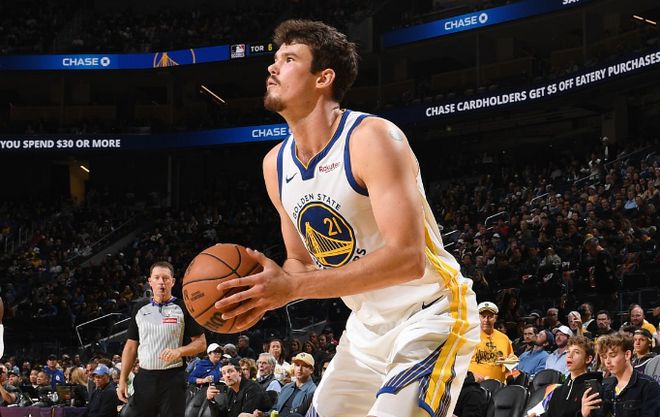 內(nèi)線新星的狀態(tài)再次跌入谷底，勇士真不應(yīng)該繼續(xù)讓他擔(dān)任先發(fā)了？