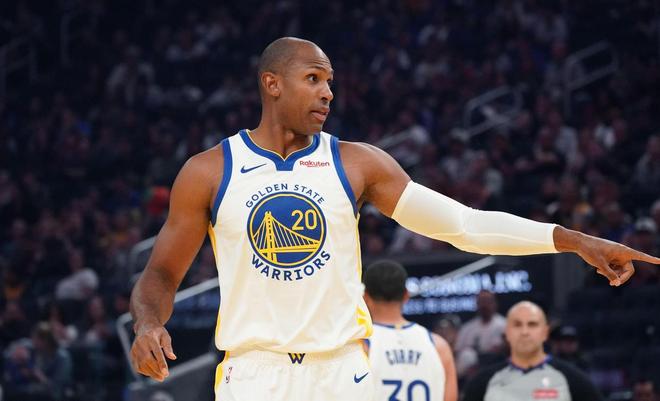 勇士懂了凱爾特人的痛！39歲霍福德背靠背輪休，只為季后賽發(fā)力