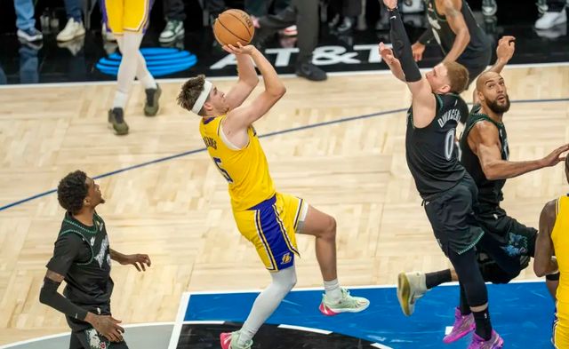 里夫斯數(shù)據(jù)炸裂引發(fā)湖人動(dòng)蕩，交易詹姆斯勢(shì)在必行