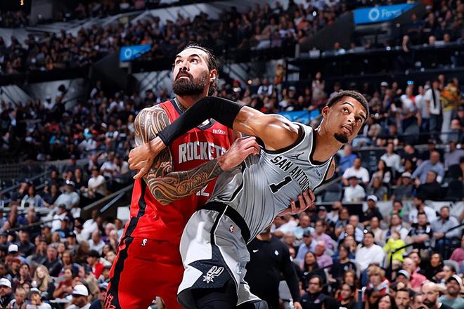 面對馬刺還要拼命使用雙塔戰(zhàn)術(shù)，火箭的安排真是顯得莫名其妙？