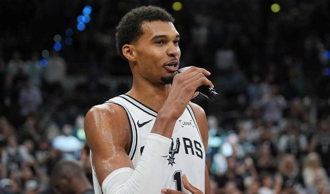 四戰(zhàn)全勝的馬刺，敢小覷熱火？冠軍教頭坐鎮(zhèn)，七人場(chǎng)均得分上雙！