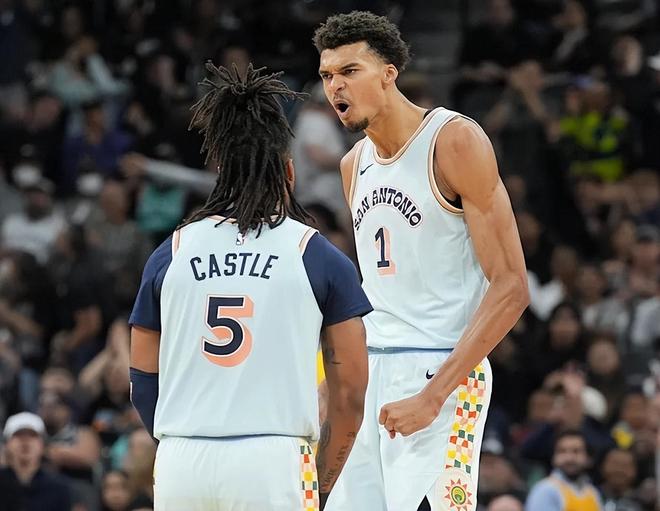 马刺连遭重创，字母哥伤情更新！老詹迎神级里程碑，NBA官宣罚单