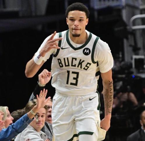 頭一回見到這種事！曾有7項(xiàng)偷竊罪的人成了雄鹿關(guān)鍵先生！