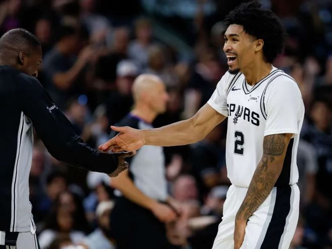 天赋!0失误+正负值+33,比文班还猛,他才19岁啊,马刺捡到宝了