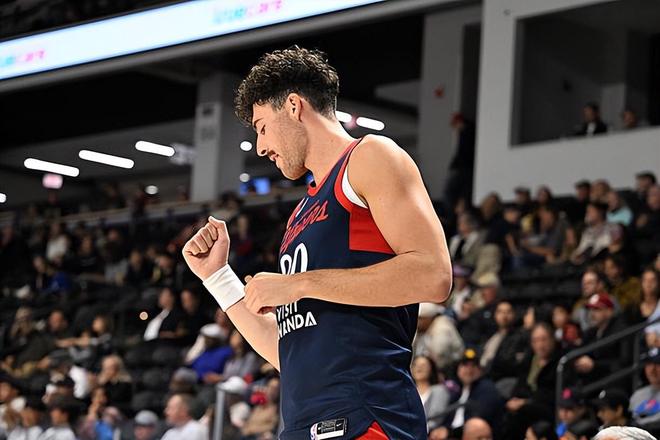 三分命中率接近五成！快船二队还隐藏着一名潜在的顶级投手？