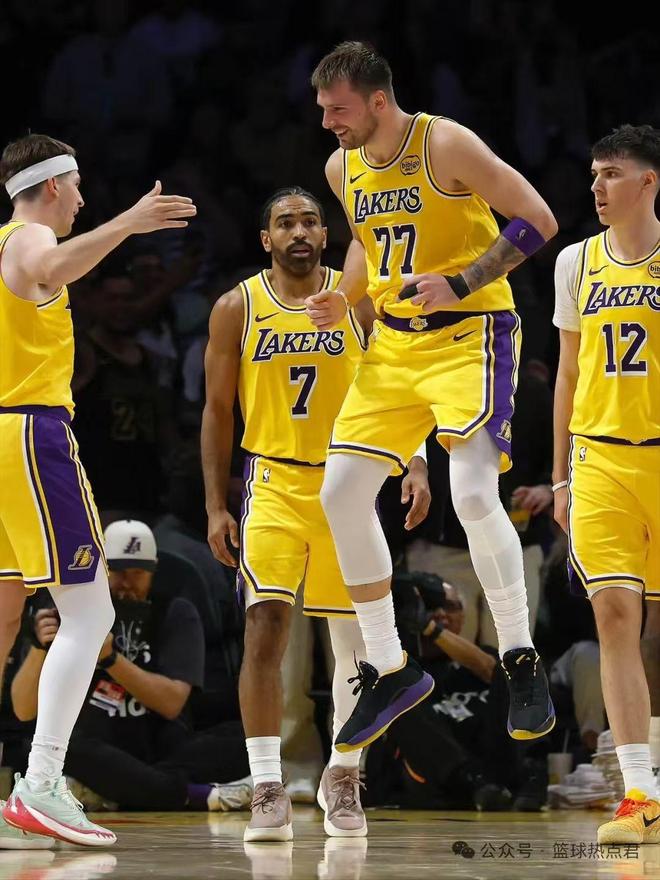 51分11籃板9助！無(wú)詹無(wú)77我當(dāng)家！里夫斯振臂怒吼，威少空砍18+6