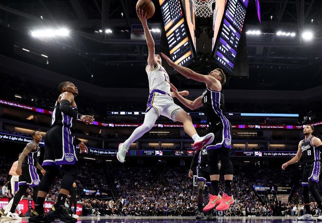 湖人勝國(guó)王！里弗斯轟51分，范德彪+2首發(fā)齊貢獻(xiàn)，拉拉維亞神經(jīng)刀