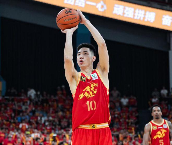 强盾对利刃！广厦若想获队史首冠，防守端独苗球员或是关键所在