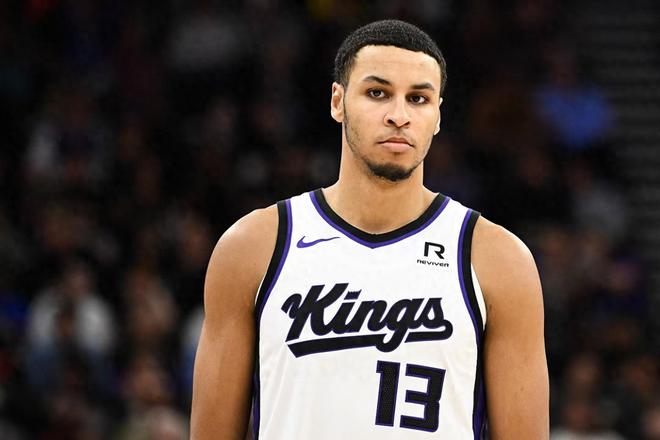 國王開啟甩賣！全隊僅2人非賣，場均6分后衛(wèi)遭哄搶，拉文卻沒人要