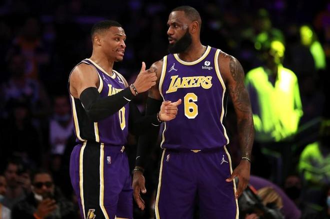 威少觉得詹姆斯不真诚,说不出教父的台词,ESPN媒体人也起哄