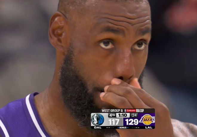 得分首发垫底，效率首发垫底！复出后三分18中6！41岁詹皇真老了