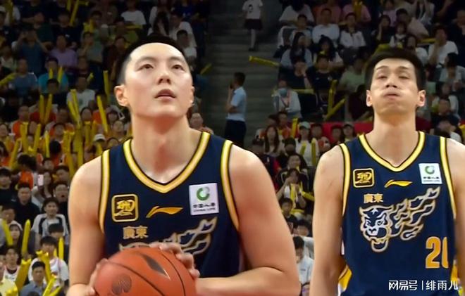 广东队迎来“加强版胡金秋”！狂轰19+12怒摘MVP，被郭艾伦狂赞