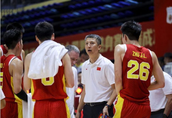 中国男篮赢球背后4大难题：12助攻22失误 赵睿迷失缺防守尖兵