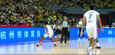 場均20+大勝委內瑞拉！中國男籃連續(xù)2場完成12人輪換