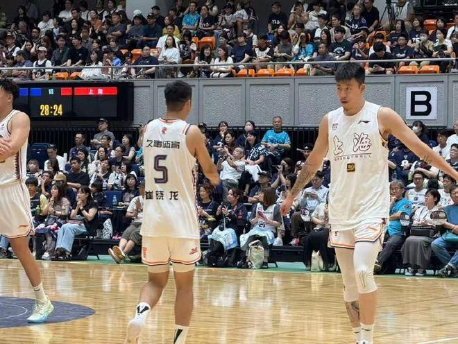 李弘权：我与张镇麟很早就相识，在场上我们俩有化学反应
