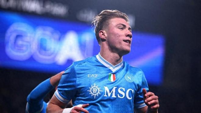 霍伊倫德或?qū)⒄礁鎰e曼聯(lián)，永久轉(zhuǎn)會(huì)那不勒斯幾成定局