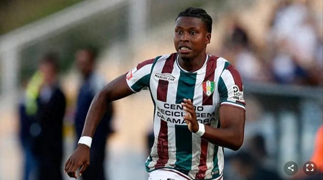 穆里尼奧與加拉塔薩雷在左路掐架，先隔空對(duì)戰(zhàn)搶人，再做轉(zhuǎn)會(huì)生意