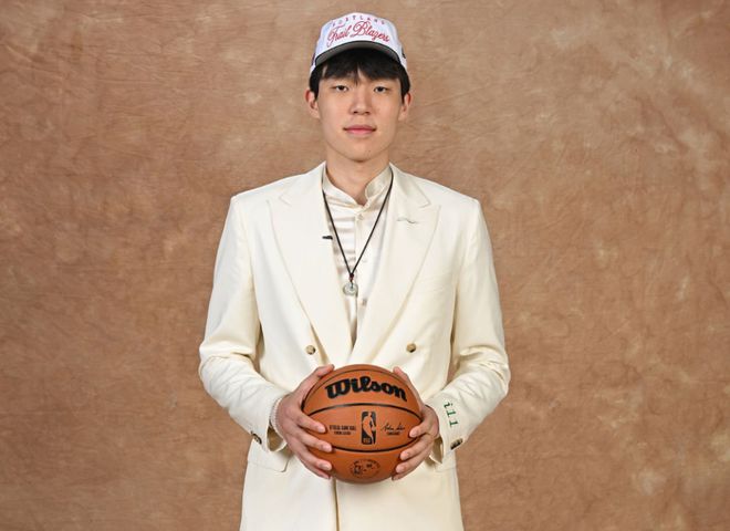 NBA选秀大会首轮：杨瀚森成16号秀自己都惊讶 弗拉格状元哈珀榜眼