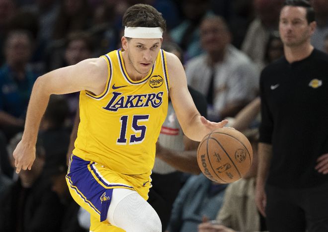 湖人121-111黄蜂 球员评价:4人优秀,3人及格,2人低迷