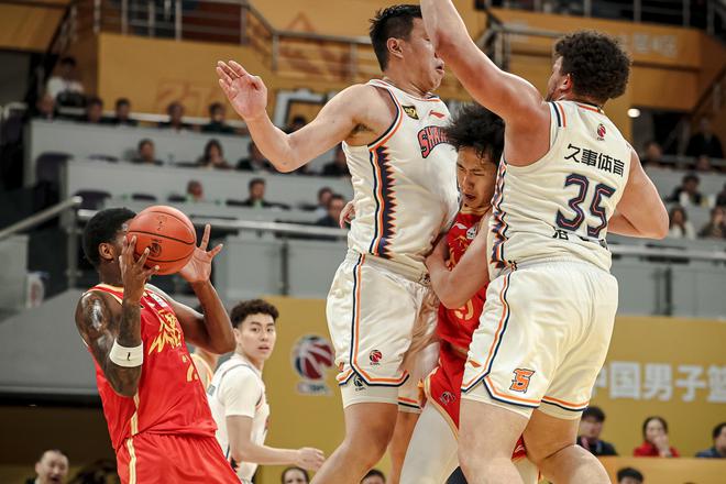 青岛广厦敲定交易?核心离队,球迷直呼意外