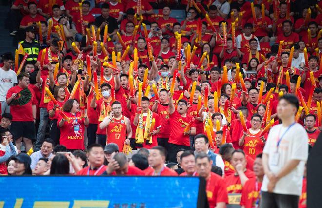CBA总决赛最新动态:闫军执法,朱俊龙参加赛前训练,王博谈放松