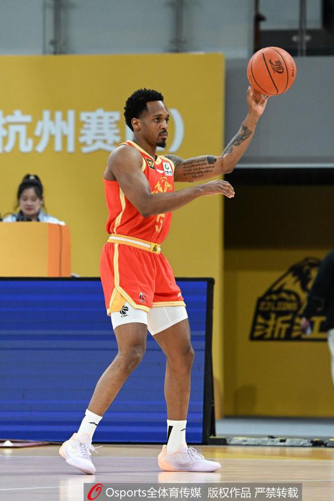 频频杀伤!广厦获得多达43次罚球命中32个 北京27罚20中