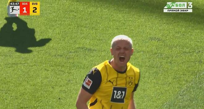 第43分钟,格罗斯助攻,莱尔森打远角破门,多特2-1反超勒沃库森