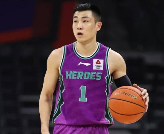 记者:山东男篮今年的调整方向将是增强队伍的本土化和年轻化