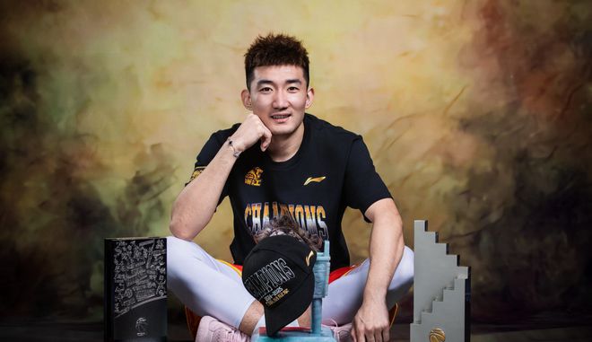 提前开香槟?孙铭徽球鞋夺冠争议标语原是拍摄角度不全所致