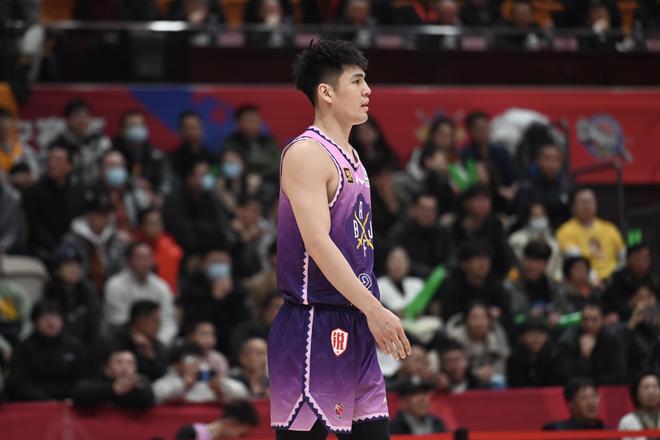 媒体人:一CBA北区中游球队有意陈国豪 希望得到他增加内线厚度