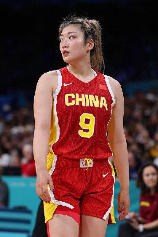 伤病影响备战、长期脱队训练,宫鲁鸣确认李梦缺席今夏女篮亚洲杯