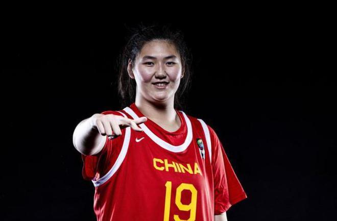 这太夸张了!杨毅点评张子宇:和姚明身高一样,却重了60多斤