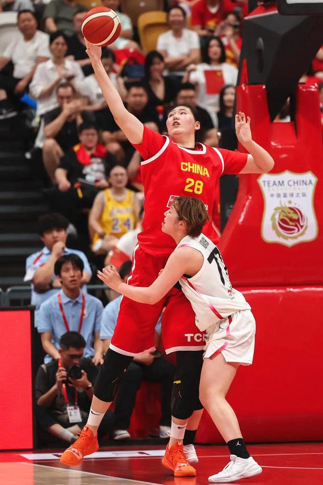宫鲁鸣:打完日本队后,张子宇身上青一块紫一块!她就是未来之星