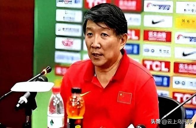 女篮惨败日本！宫鲁鸣“别无能”成笑话，知名评论员怒斥技术落后