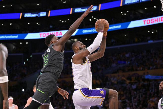 NBA季后赛有哪些经典的弱队逆转强队的比赛