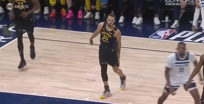 “库里受伤”冲上热搜!NBA勇士官方确认:左腿筋拉伤,退出比赛