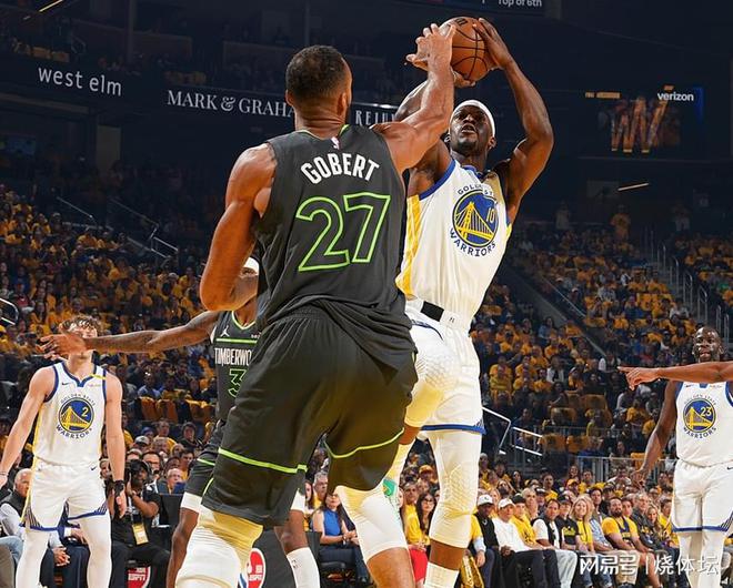NBA综述:勇士惨遭狼群攻陷1-2落后,或呈现四组2-2平