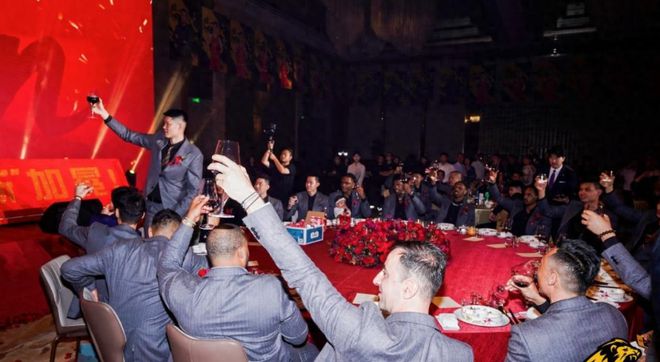 广厦庆功宴曝出5大消息！总冠军奖金严重缩水，曝CBA一队寻求转让