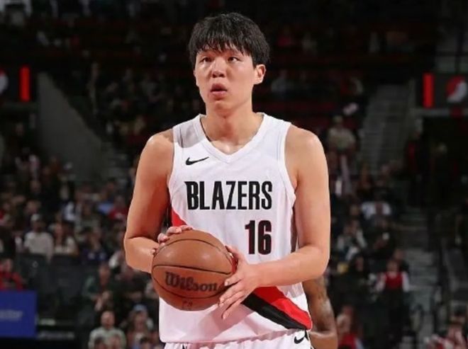完美晃飞霍福德！杨瀚森再战勇士，明显进步了！